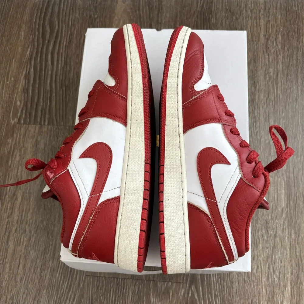 Air Jordan 1 Low SE Big Kids Size 7Y, Women’s Size 8/8.5 - Picture 5 of 6